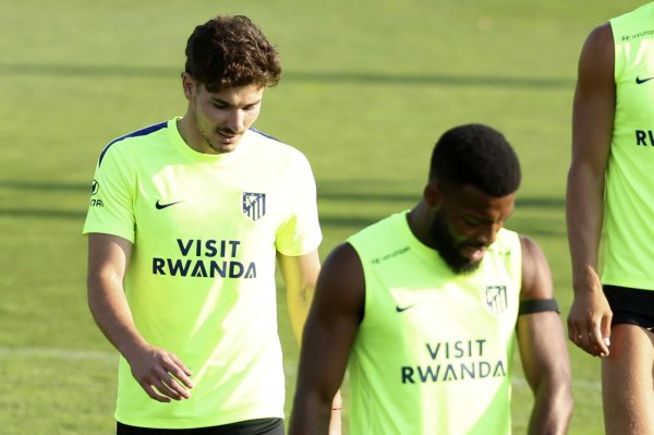 Atletico prihvatio Arsenalovu ponudu za Alvareza, on odbio transfer, navijači ga tjeraju