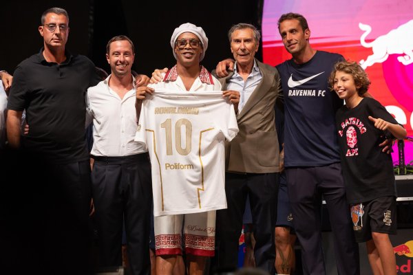Ronaldinho se s 46 godina vraća nogometu: Potpisao za talijanski klub