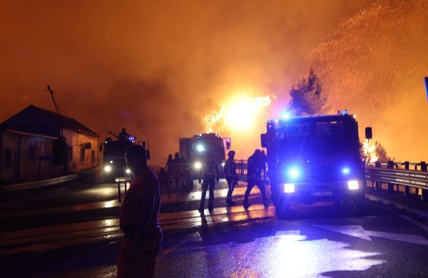 Još uvijek se ne zna kako je planuo požar u Omišu: Spominje se - odbačeno staklo