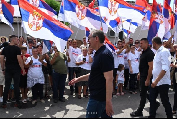 Aleksandar Vučić sa svojim pristašama