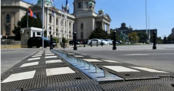 Pogriješite smjer i mogli biste ostati bez guma: U centru grada susjedne države postavili neobične ‘ležeće policajce’