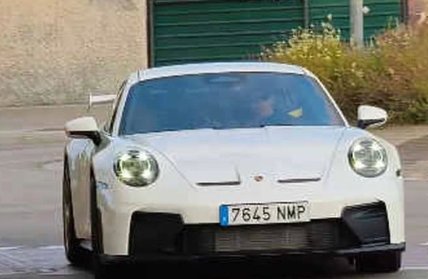Sjećate ga se kao klinca s Maksimira? Danas na trening Barcelone stiže u Porscheu od 205.000 eura