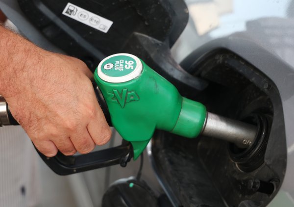 Mislili da im je auto u kvaru, a onda otkrili što su lopovi napravili