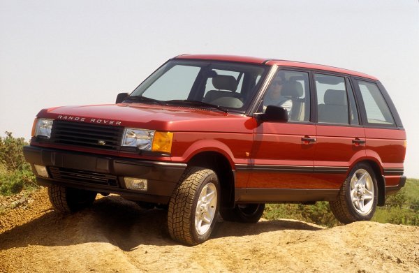 Range Rover od 160.000 dolara krenuo spašavati zaglavljeni Ford. Nekoliko sati kasnije more je progutalo oba
