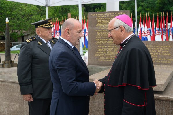 Komemoracija u Maclju