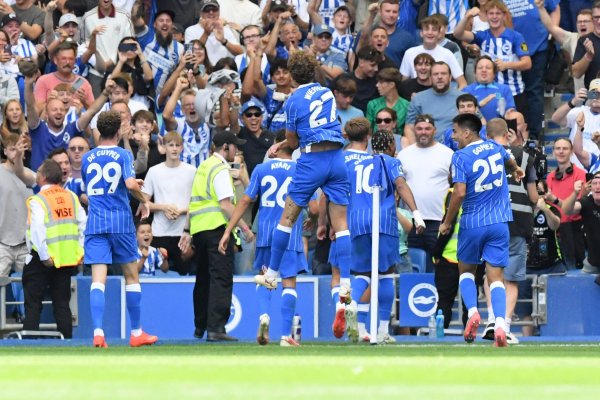 Sjajni Brighton i Vušković pregazili Aston Villu na otvaranju prvenstva