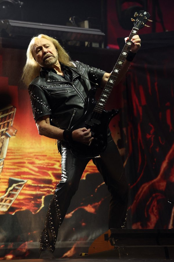 Ian Hill na pozornici