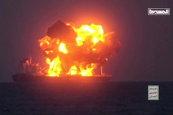 Kaos u Hormuškom tjesnacu: Iran izvijestio o sedam oštećenih tankera