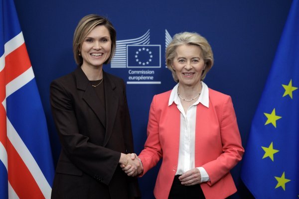 Premijerka Islanda Kristrun Frostadottir i predsjednica Europske komisije Ursula von der Leyen