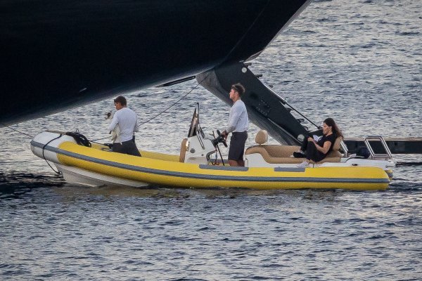 Lauren Sanchez Bezos ukrcava se na jahtu Eos kod Mljeta