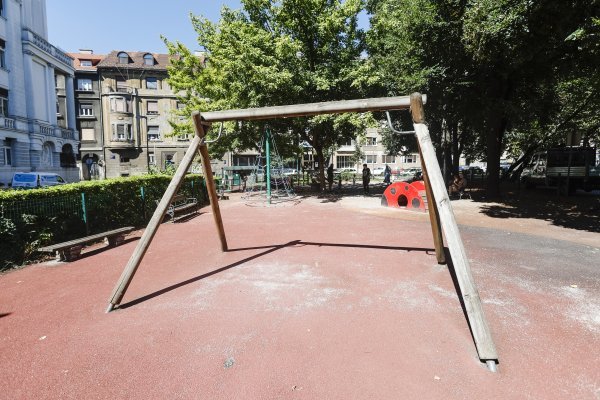 Strgane ljuljačke u dječjem parku