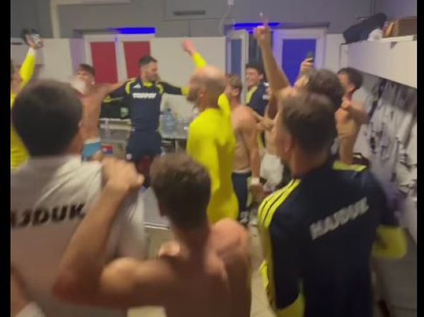 Delirij u Hajdukovoj svlačionici: Zaorila se 'Dalmacijo', s igračima slavili Bilić i Graf