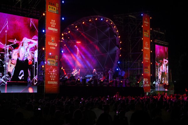 Severinin koncert u Karlovcu