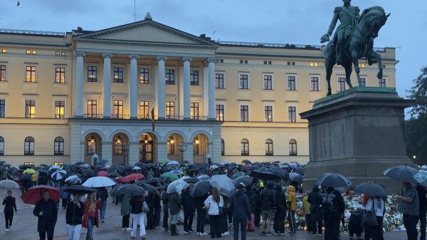 Norveška se oprašta od kralja Haralda: Tisuće se okupljaju pred palačom