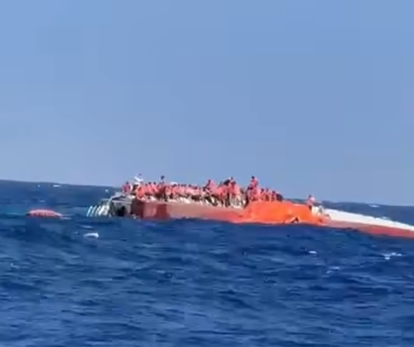 Užas kod Cipra: Prevrnuo se putnički brod s više od 260 ljudi. Najmanje šestero mrtvih
