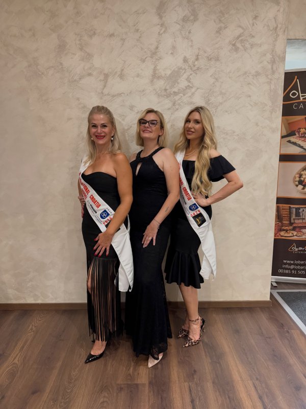 Kristina Kovačević Hitrec (u sredini)