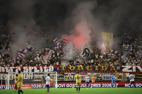 Torcida na Poljudu zapalila transparent navijača koji su odali počast Ratku Mladiću