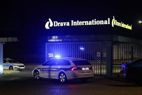 Buknuo požar u osječkoj tvrtki za preradu plastike: 'Dobili smo dojavu da gori otpad'