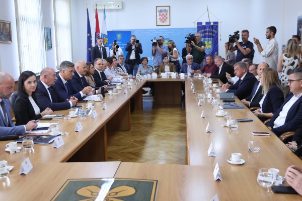 Andrej Plenković na sastanku o sanaciji nelegalno odloženog otpada u Gospiću