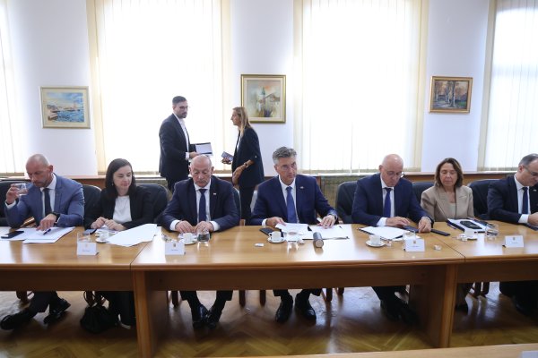 Andrej Plenković na sastanku o sanaciji nelegalno odloženog otpada u Gospiću