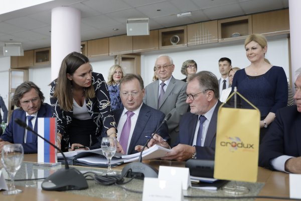 Kolinda Grabar Kitarović 'sponzorirala' je dogovor Zarubežnjefta i Crodux plina