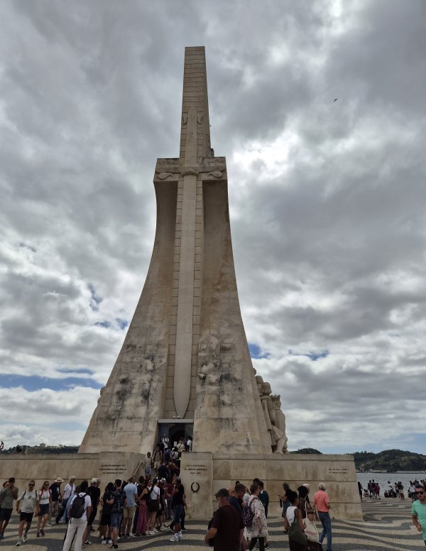 Izgrađen 1940., Spomenik otkrićima jedna je od rijetkih ostavština iz vremena Salazarove diktature