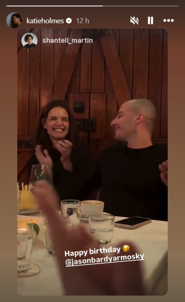 Katie Holmes s partnerom Jasonom na proslavi njegova rođendana