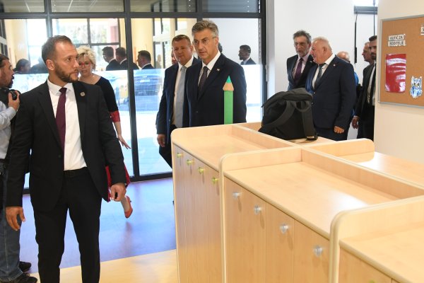 Plenković u obilasku novog dječjeg vrtića u Virovitici