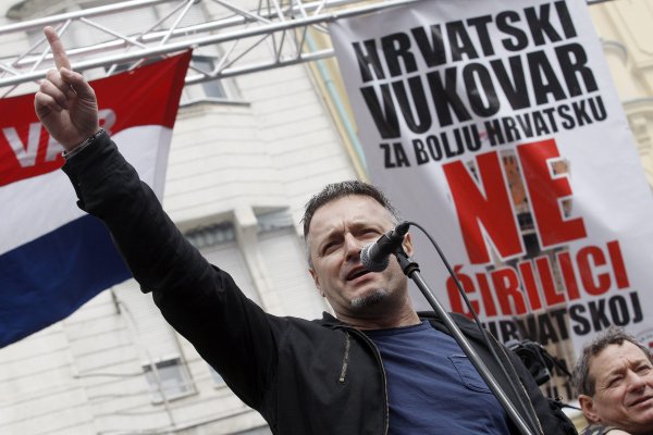 Marko Perković Thompson na prosvjedu protiv ćiriličnih ploča