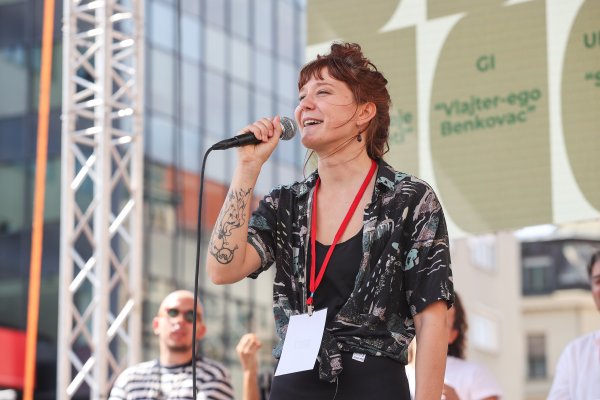 Dora Sivka, predsjednica Zelene akcije, na prosvjedu na Trgu