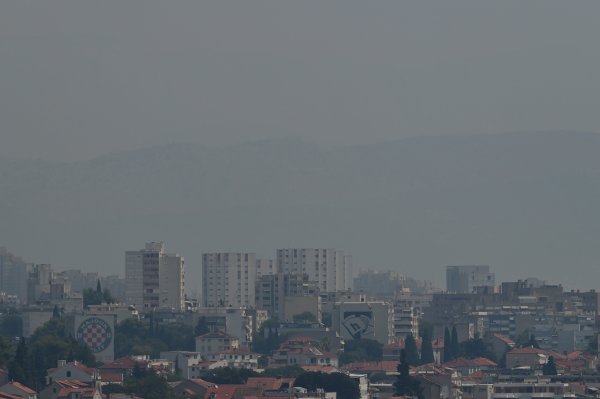 Dim nad Dalmacijom: Uznemireni građani masovno zovu 112, evo što je uzrok