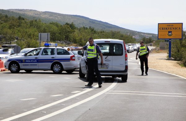 Vraćate se s mora? Polako - u priobalju puše jak vjetar!