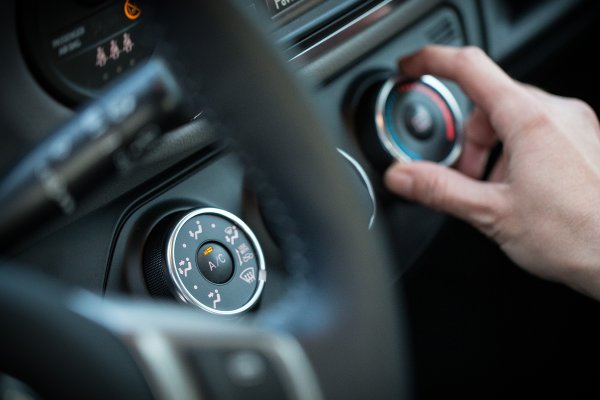 Loše vijesti za vlasnike starijih automobila: Održavanje odlukom EU postaje znatno skuplje