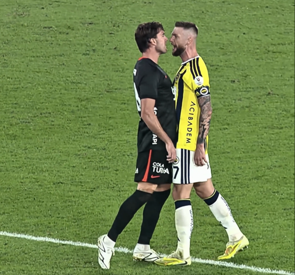 Naguravanje i uvrede na talijanskom: Pogledajte kako su Vlahović i Škriniar obilježili derbi