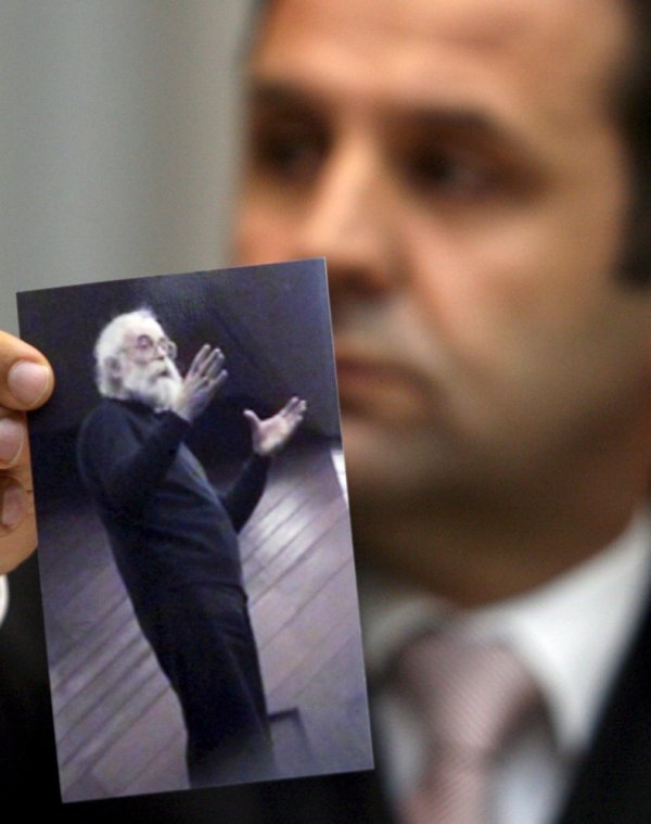 Rasim Ljajić prvi je javnosti predočio fotografiju Dragana Dabića, kako je glasio lažni identitet Radovana Karadžića