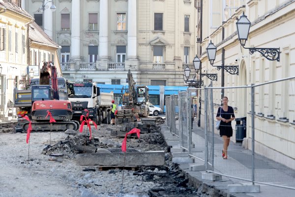 FOTO Strojevi raskopali Staru Vlašku: Evo kako sada izgleda i dokad traju radovi