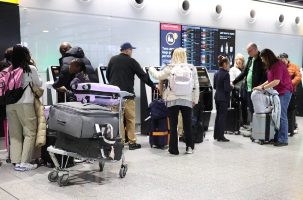Hitno upozorenje putnicima: Tehnički kvar otkazao gotovo 300 letova