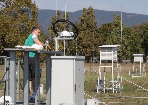 Za uspješnu meteorologiju trebate opremu, ali i ljude koji je znaju koristiti te održavati