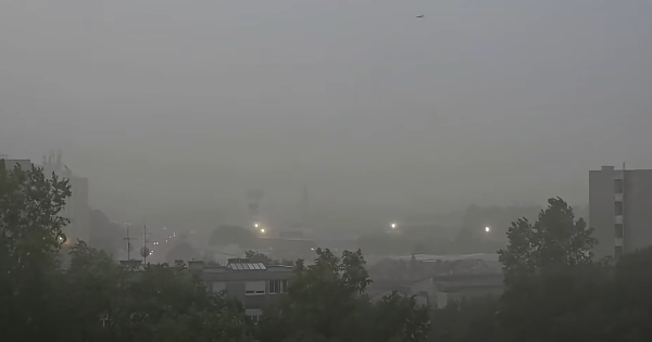 VIDEO Oluja pogodila Slavoniju: Jak vjetar nosio sve, gromovi palili krovove