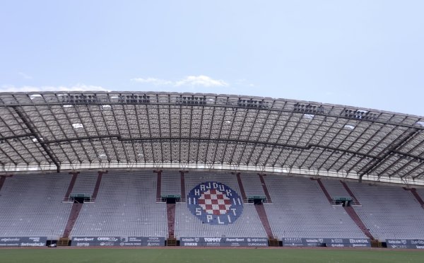 Mi se zgražamo rupama na Maksimiru i Poljud. Pogledajte što se događa na novom Nou Campu