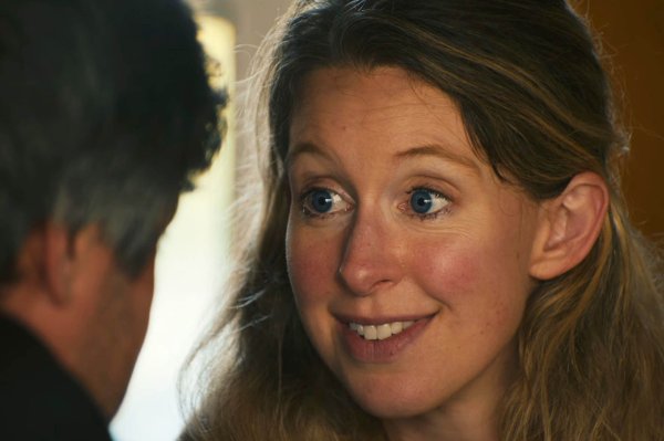 34 dana prije zatvora pustila je kamere u svoj dom: Stiže novi film o Elizabeth Holmes
