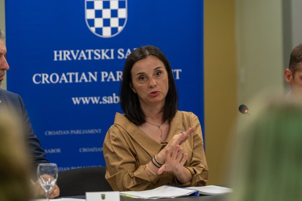 Vučković priznala: Vlada ne može obećati da će 33.000 tona otpada iz Gospića ukloniti u tri mjeseca
