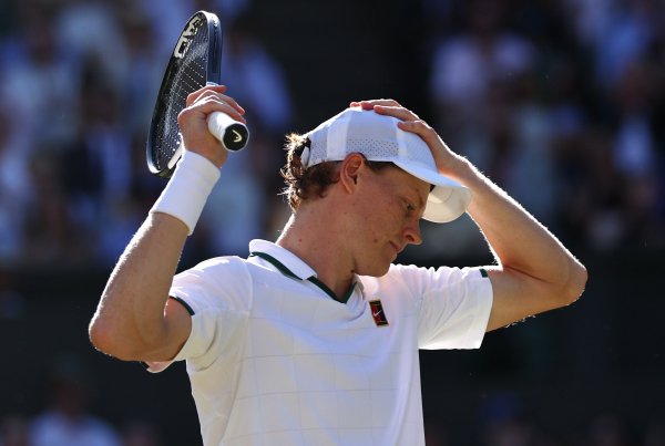 Htjeli su dirati u jedno od svetih pravila tenisa pa napravili kaos. Australian Open odmah povukao ručnu