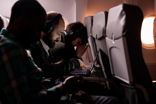 Zašto je Wi-Fi u avionu toliko skup i kako internet uopće radi na 10.000 metara