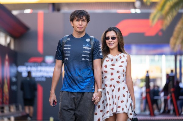 Alex Albon i Muni 'Lily'