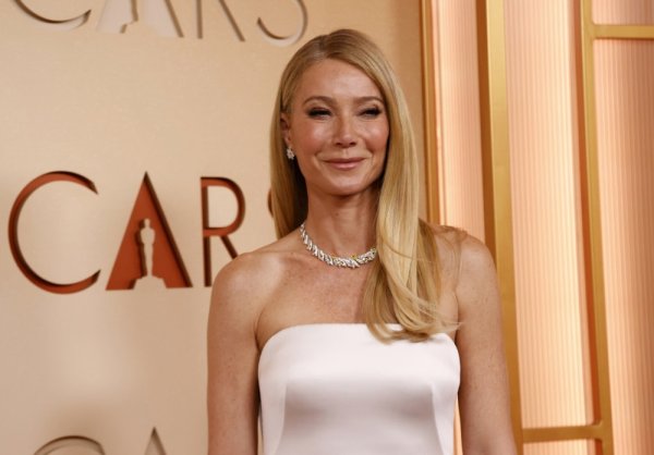 Počelo je s džemperima, a završilo skidanjem: Gwyneth Paltrow usred snimanja ostala u toplesu