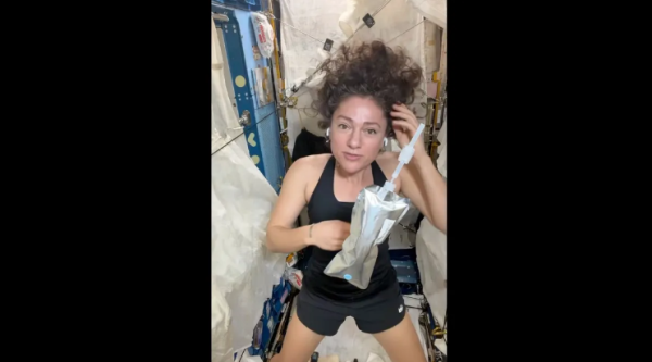 VIDEO NASA-ina astronautkinja pokazala kako pere i njeguje kovrčavu kosu u svemiru