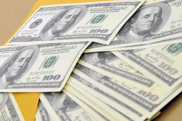 Mislila je da ne zna štedjeti, a u ormaru je skupila 16.500 dolara: Imala je samo jedno pravilo