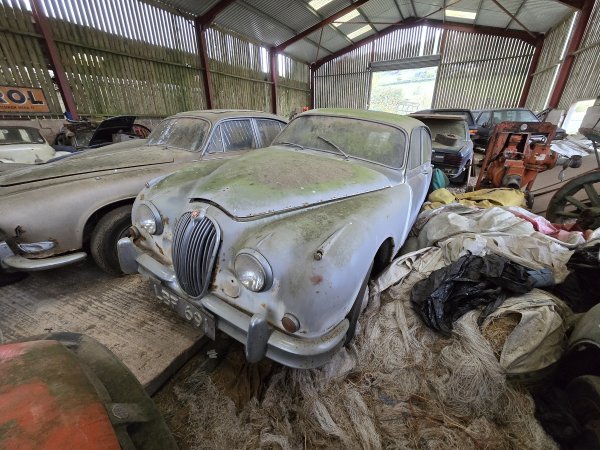 Vlasnik salona 1960. odbio je prodati ovaj potpuno novi auto: 66 godina kasnije teško je povjerovati što je sačuvao