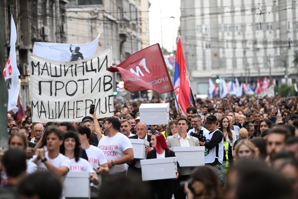 Veliki preokret uoči izbora u Srbiji: Oporbena koalicija povukla listu i podržala studente